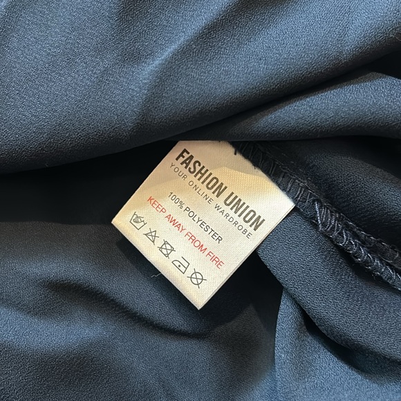 Navy Sleeveless Button Down Blouse with Crystal Collar size L-NWT - Picture 6 of 10